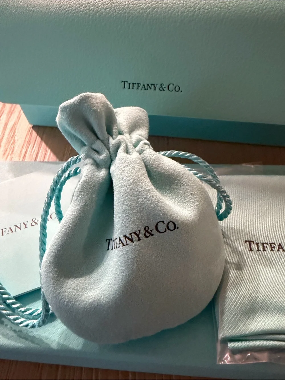 Tiffany & Co. chic oval